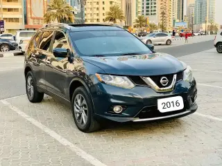 2016 Nissan Rogue في Sharjah سيارة مستعملة