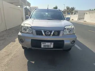 2012 Nissan XTrail في Dubai سيارة مستعملة