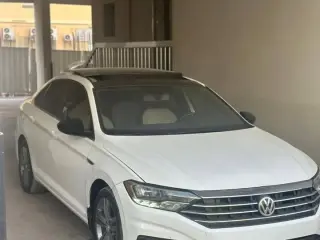 2021 Volkswagen Jetta في Dubai سيارة مستعملة