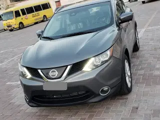 2019 Nissan Rogue في Dubai سيارة مستعملة