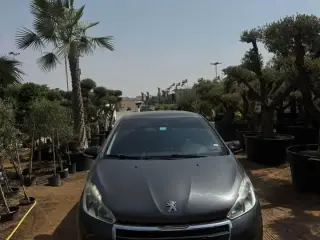2016 Peugeot 2008 in Dubai used car