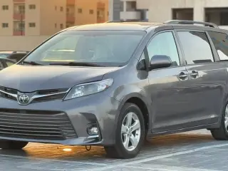 2017 Toyota Sienna in Dubai used car