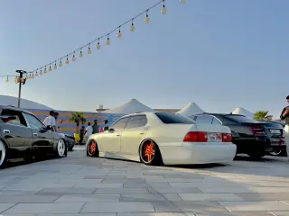 2000 Lexus LS 400 في Abu Dhabi سيارة مستعملة