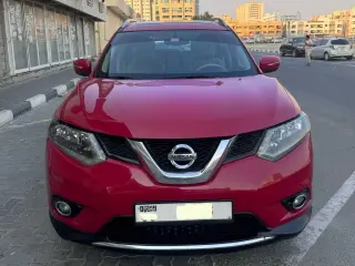 2015 Nissan XTrail في Dubai سيارة مستعملة