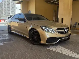 2010 Mercedes-Benz E-Class في Dubai سيارة مستعملة