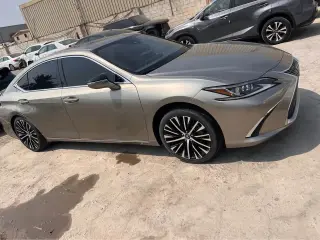 2021 Lexus ES in Dubai used car