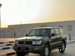 2000 Toyota Land Cruiser in Sharjah used car