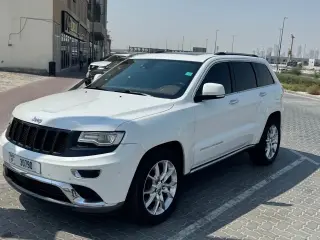 2015 Jeep Grand Cherokee في Dubai سيارة مستعملة