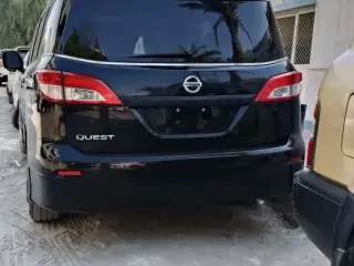 2015 Nissan Quest في Dubai سيارة مستعملة