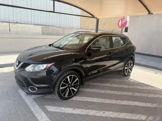 2017 Nissan Rogue في Dubai سيارة مستعملة