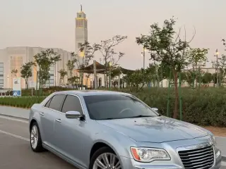 2013 Chrysler 300 in Abu Dhabi used car