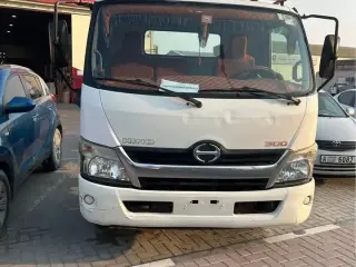 2015 Hino 700 Series in Dubai used car