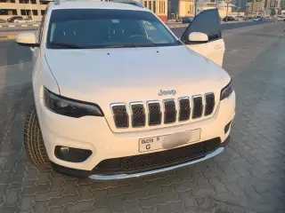 2020 Jeep Cherokee في Dubai سيارة مستعملة