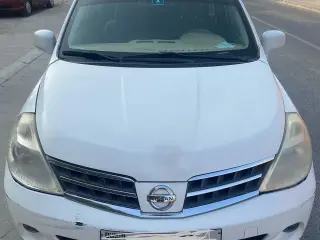 2013 Nissan Tiida في Dubai سيارة مستعملة