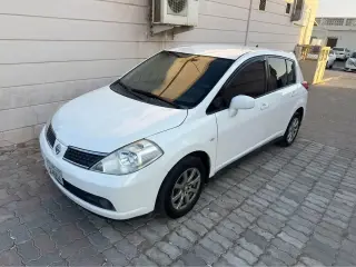 2010 Nissan Tiida في Al Ain سيارة مستعملة