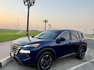 2024 Nissan Rogue في Dubai سيارة مستعملة