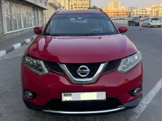2015 Nissan XTrail في Dubai سيارة مستعملة
