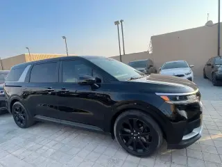 2022 Kia Carnival in Sharjah used car
