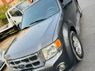 2013 Ford Escape في Dubai سيارة مستعملة