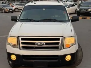 2013 Ford Expedition in Sharjah used car