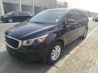 2015 Kia Sedona في Ajman سيارة مستعملة