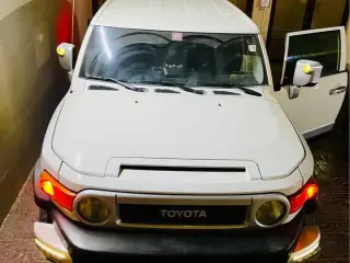 2013 Toyota FJ Cruiser in Dubai used car