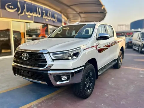 2025 تويوتا هايلوكس SR