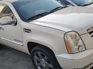 2009 Cadillac Escalade in Abu Dhabi used car
