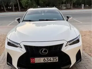 2023 Lexus IS في Al Ain سيارة مستعملة