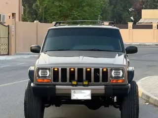 2000 Jeep Cherokee في Ras Al Khaimah سيارة مستعملة