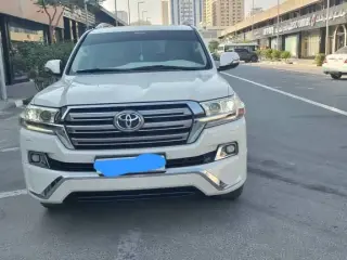 2017 Toyota Land Cruiser in Sharjah used car