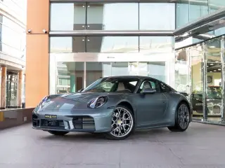 2025 Porsche 911 Carrera في Dubai سيارة مستعملة