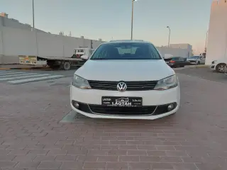 2012 Volkswagen Jetta في Sharjah سيارة مستعملة