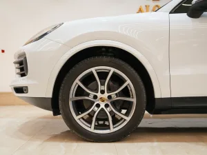 2019 بورش كاين V6