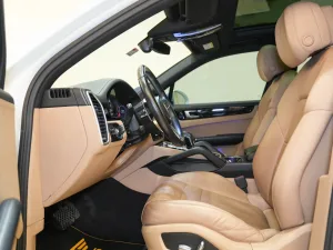 2019 بورش كاين V6