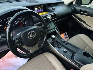 2017 Lexus IS 200 في Ajman سيارة مستعملة