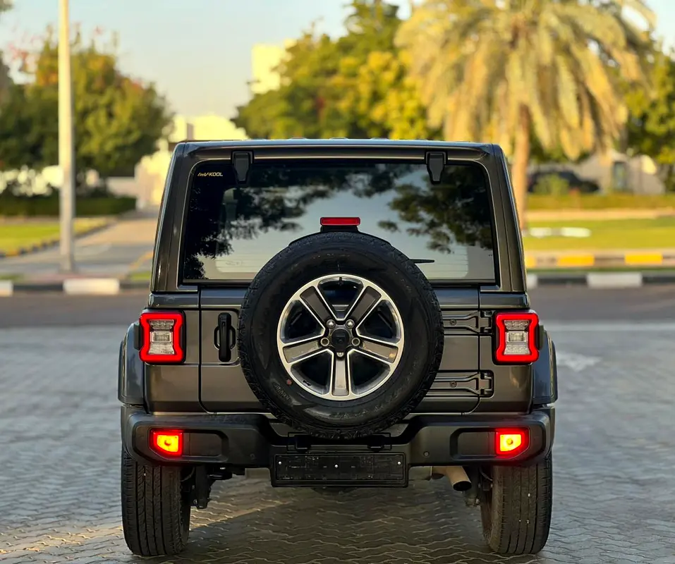 2021 جييب رانجلر انليميتد Sahara
