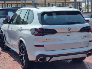 2025 بي أم دابليو اكس - 5 XDrive40i