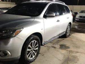 2013 نيسان باثفايندر LE