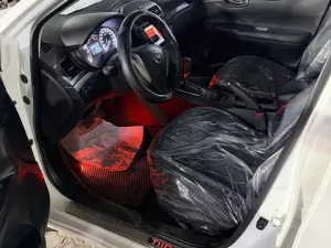 2016 نيسان تيدا Hatch