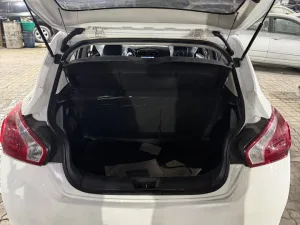 2016 نيسان تيدا Hatch