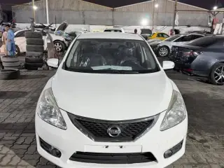 2016 Nissan Tiida في Dubai سيارة مستعملة