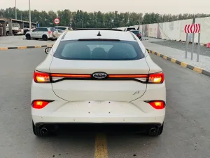 2023 JAC J7