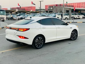 2023 JAC J7