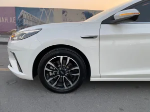 2023 JAC J7
