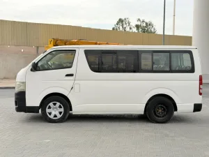 2012 تويوتا هياس standard