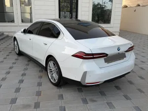 2026 BMW 5-Series 520i