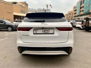 2023 جاكوار اف بيس Prestige