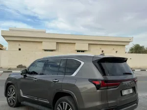 2024 لكزس أل أكس ٥٧٠