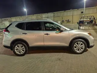 2016 Nissan Rogue في Dubai سيارة مستعملة